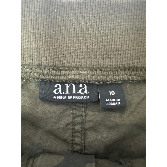 a.n.a  Womens Camo Cargo Shorts Size 10 Elastic Waist Drawstring Pockets - Picture 6 of 6